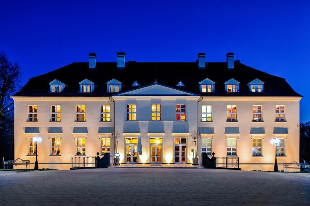 Schloss Rattey Schonbeck  ภายนอก รูปภาพ
